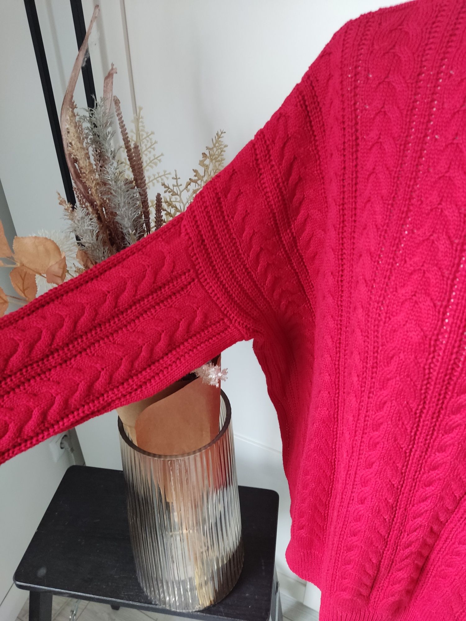 Piękny pleciony czerwony sweter Bershka S/36