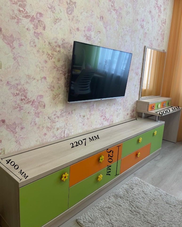 Продам тумбу, полку, стол, зеркало.