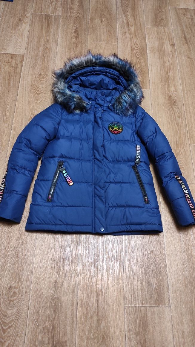 Продам зимнюю куртку для девочки 152р