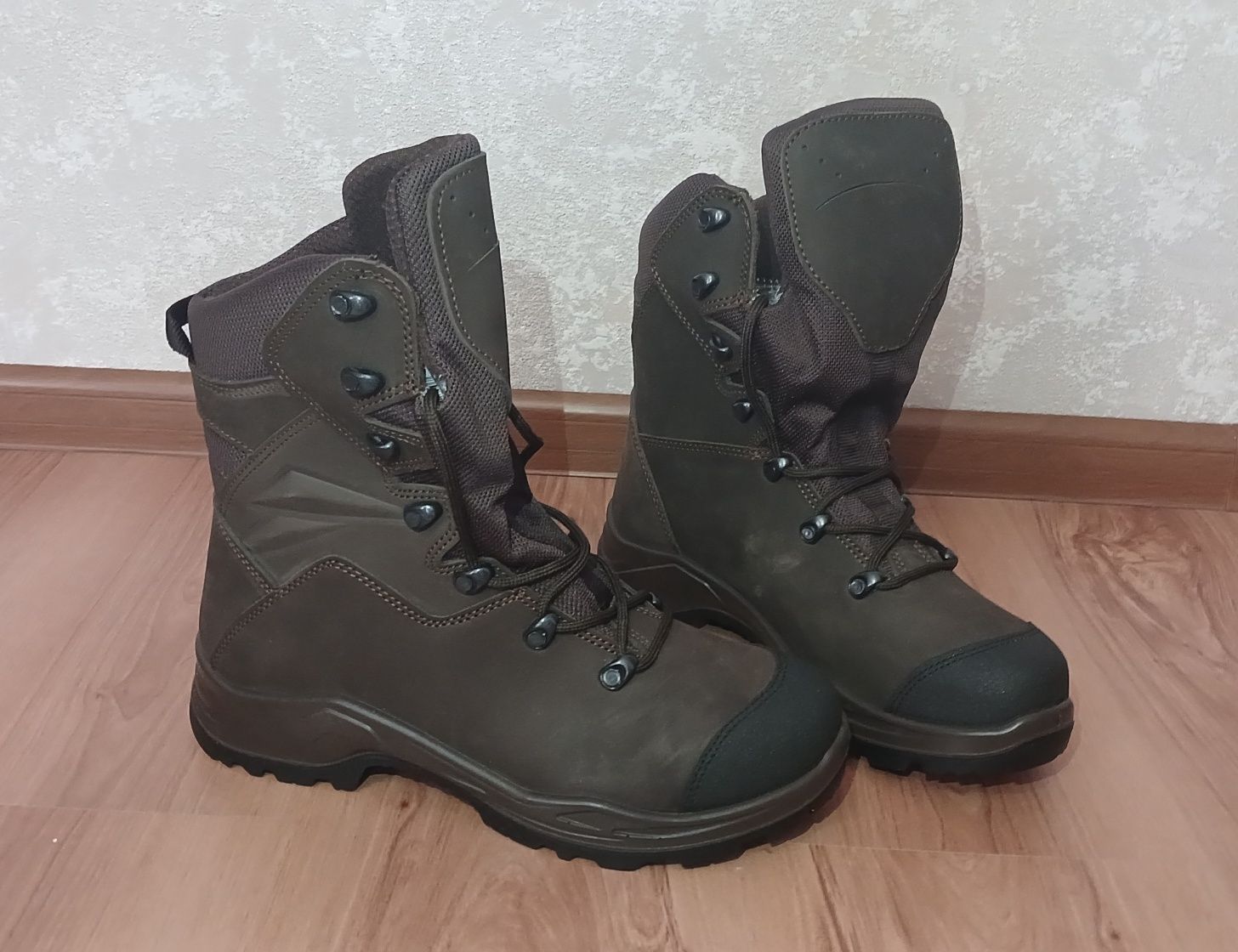 Нові бойові черевики з високими берцями (берці  TALAN)