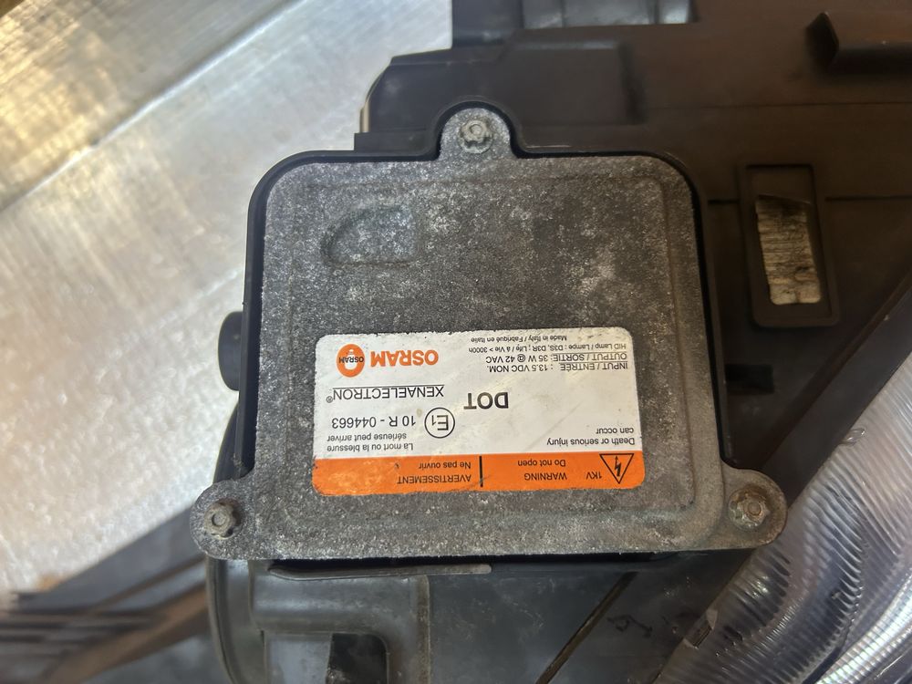 Lampa lewa xenon  ford focus MK3 lift
