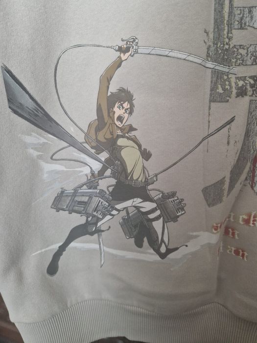Sweat attack on titan Bershka
