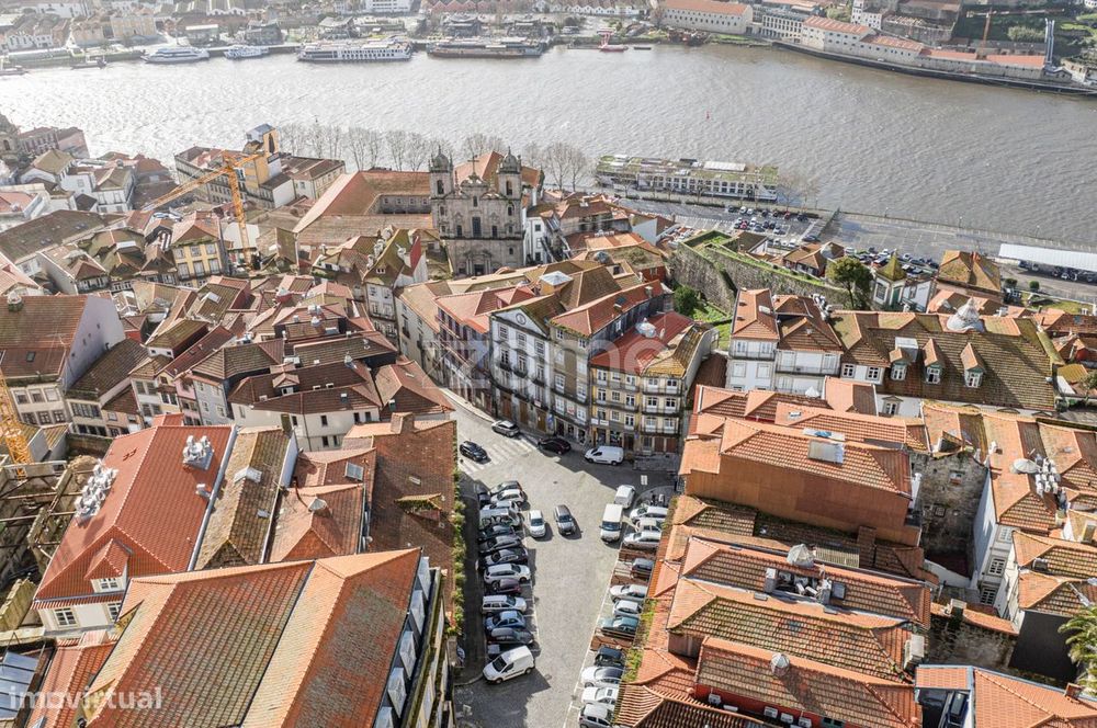 Trespasse de negócio com jogos sociais - ao Jardim das Virtudes, Po...