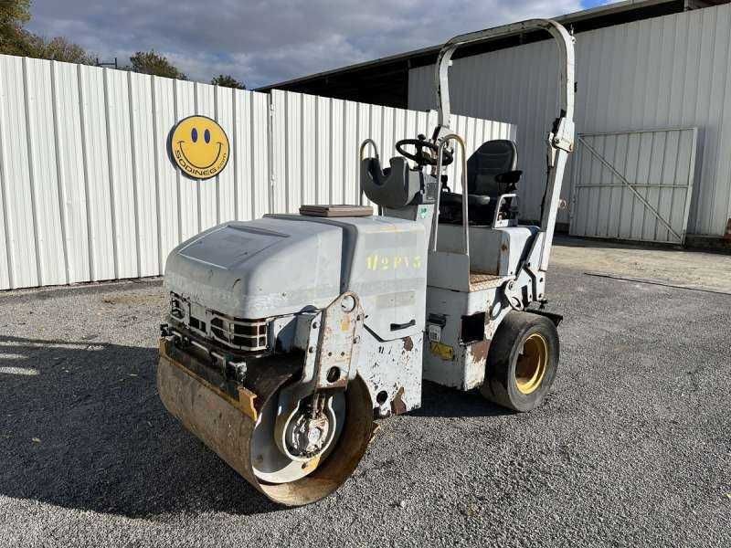 Compactadora Tandem CATERPILLAR CB225E