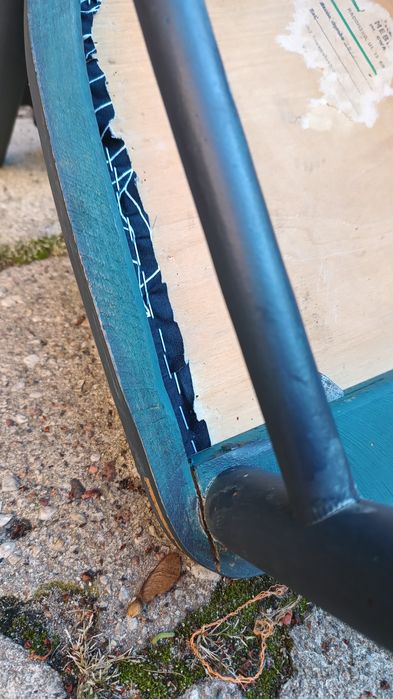 Krzesła po renowacji Radomsko drewno materiał PRL vintage