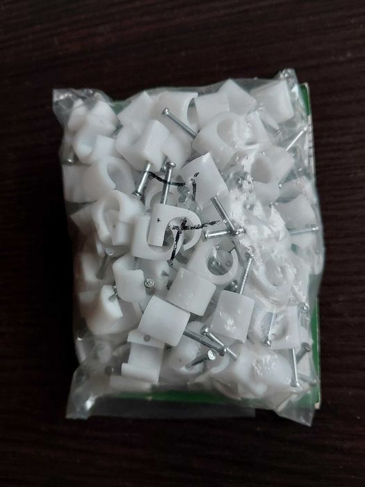 Uchwyt Kablowy  FLOOP 7 mm 100 szt.