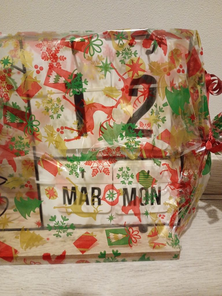 Kalendarz z wymiennymi datami
