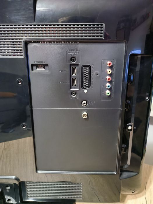 Telewizor LCD  SHARP 32 cale