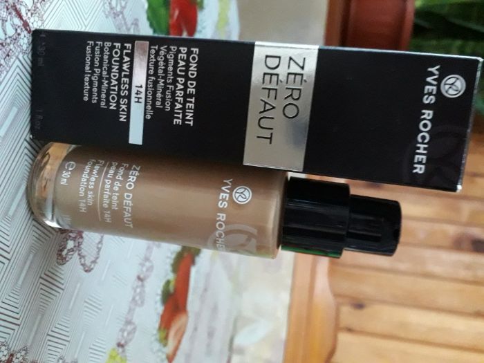 новая тональная основа "ноль недостатков" от ИВ РОШЕ беж 200