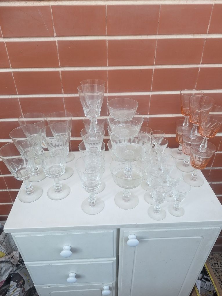 Conjunto completo 36 copos de cristal vindos de Moçambique