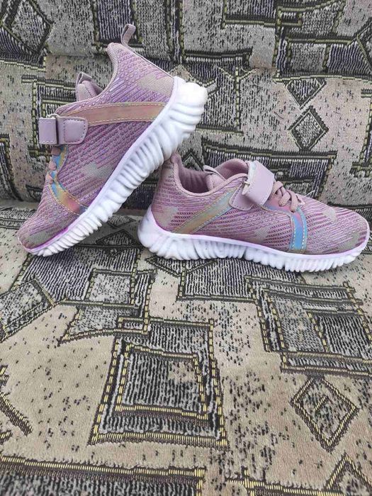 Кроссовки детские