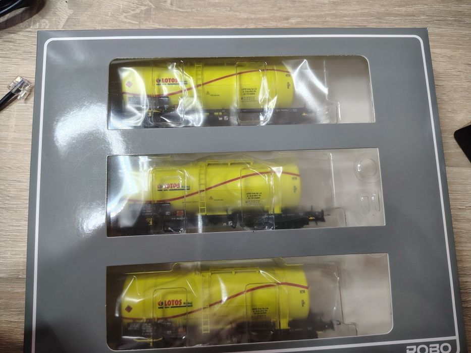 Wagony towarowe cysterny 406rb Lotos h0 zestaw Robo 106510   PKP