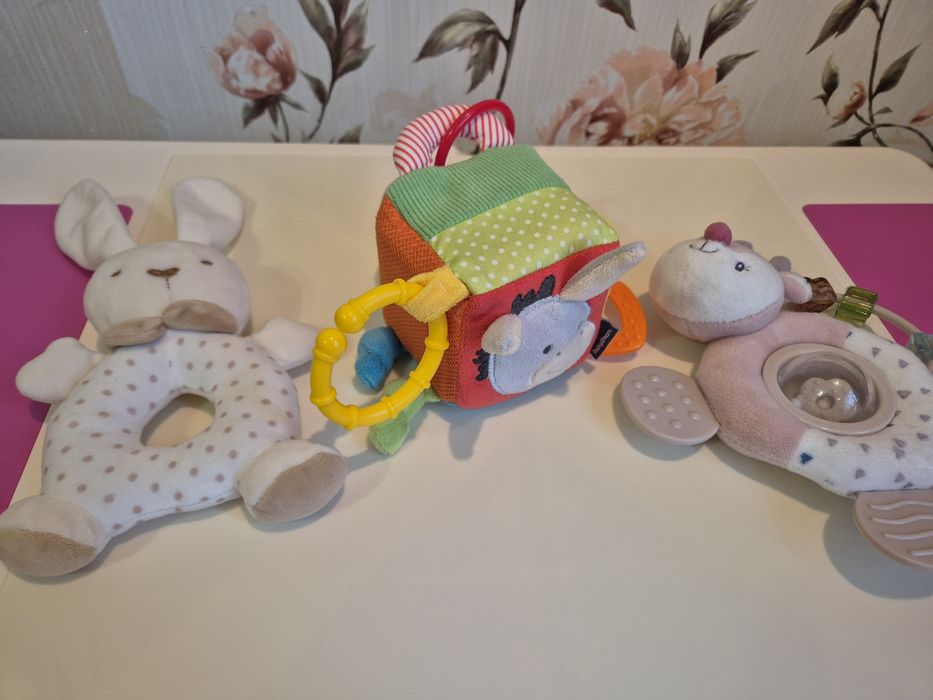 Набір дитячих іграшок - брязгальце, прорізувач