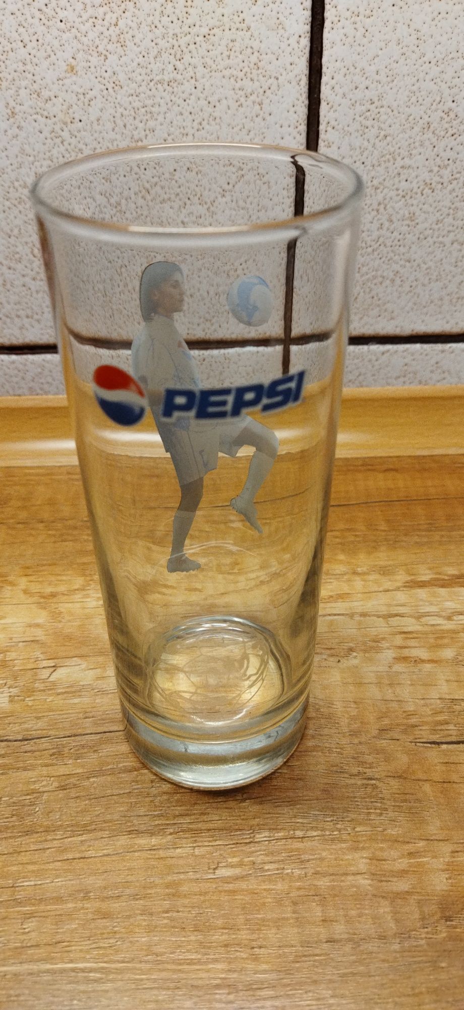 Szklanka kolekcjonerska PEPSI z pilkarzem