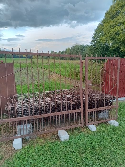 Brama wjazdowa jednoskrzydłowa i furtka, masywne, stabilne