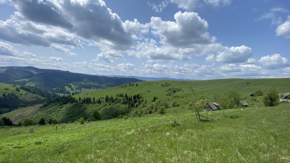 Будинок в горах з великою земельною ділянкою