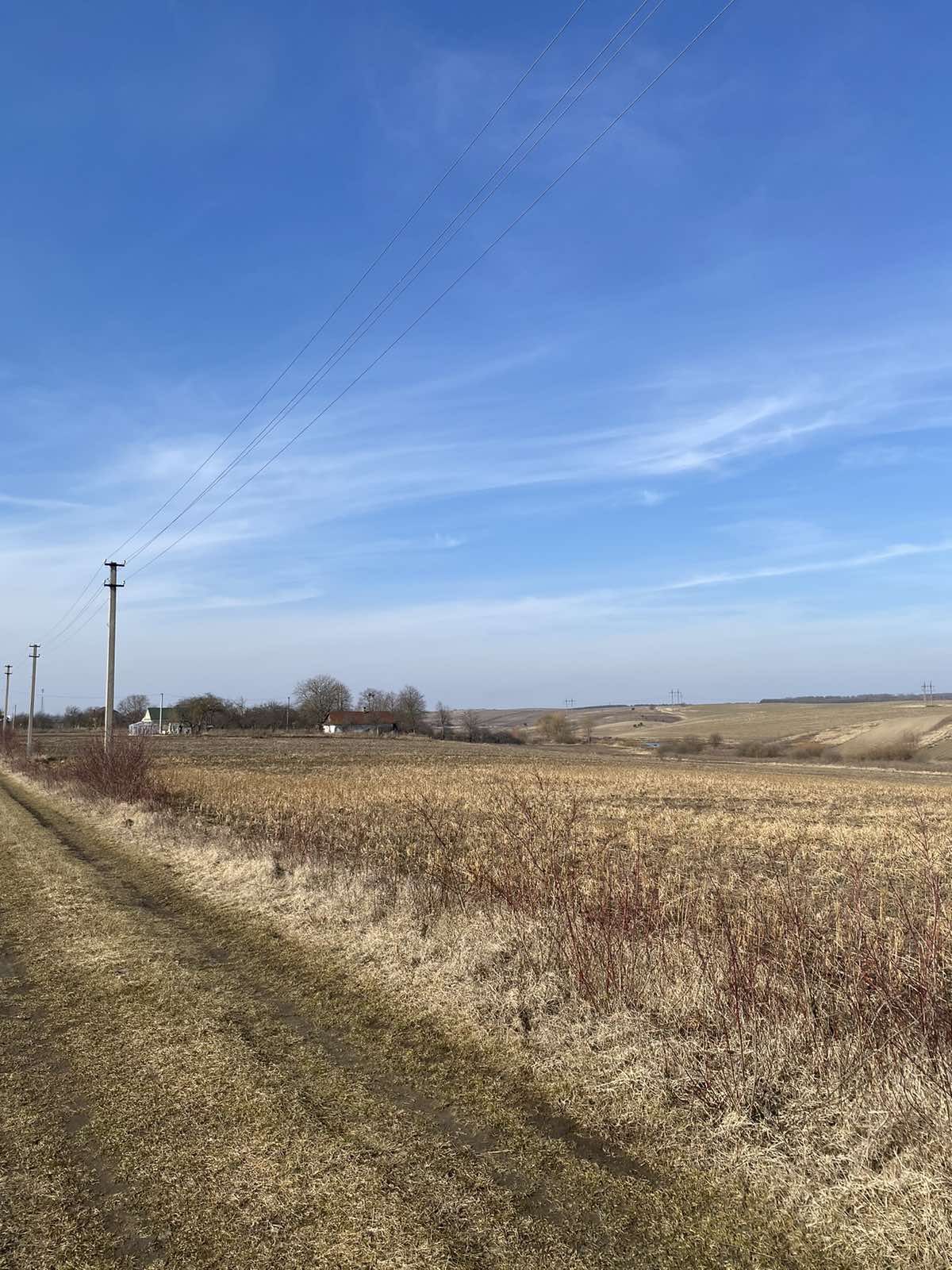 Земельна ділянка в с. Ясининичі біля ставків.