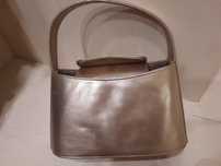 Haity.Clutch dourada e Clutch cinzenta
