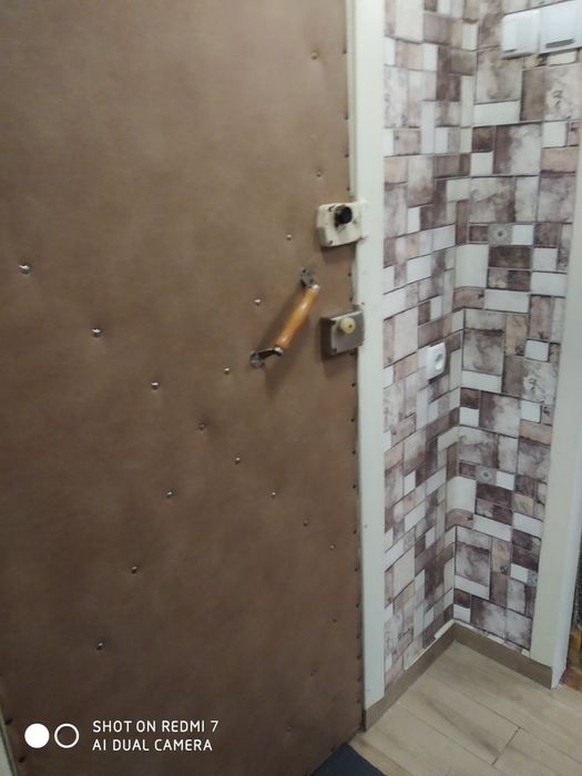 Заболотного/Добровольского, квартира с большим балконом 2эт (газ)