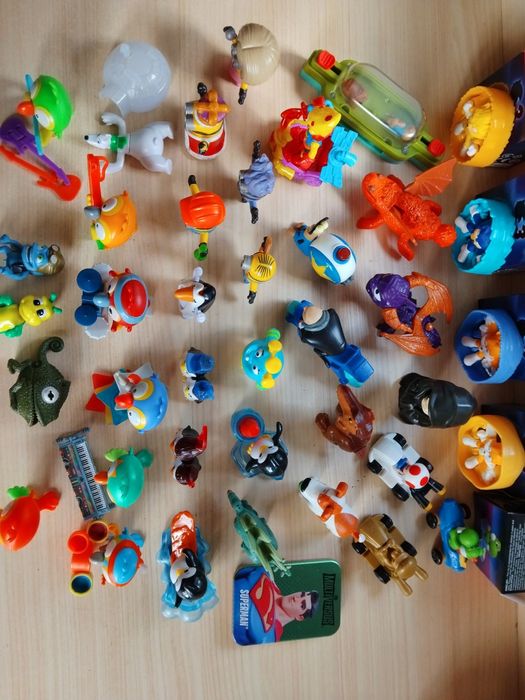 Киндер Макси с Макдональдса игрушки. Попугаи, миньены