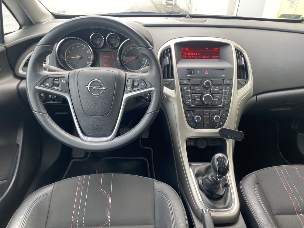 Zadbany Opel Astra 1.6 115km GAZ 2012 rok niski przebieg fajny stan