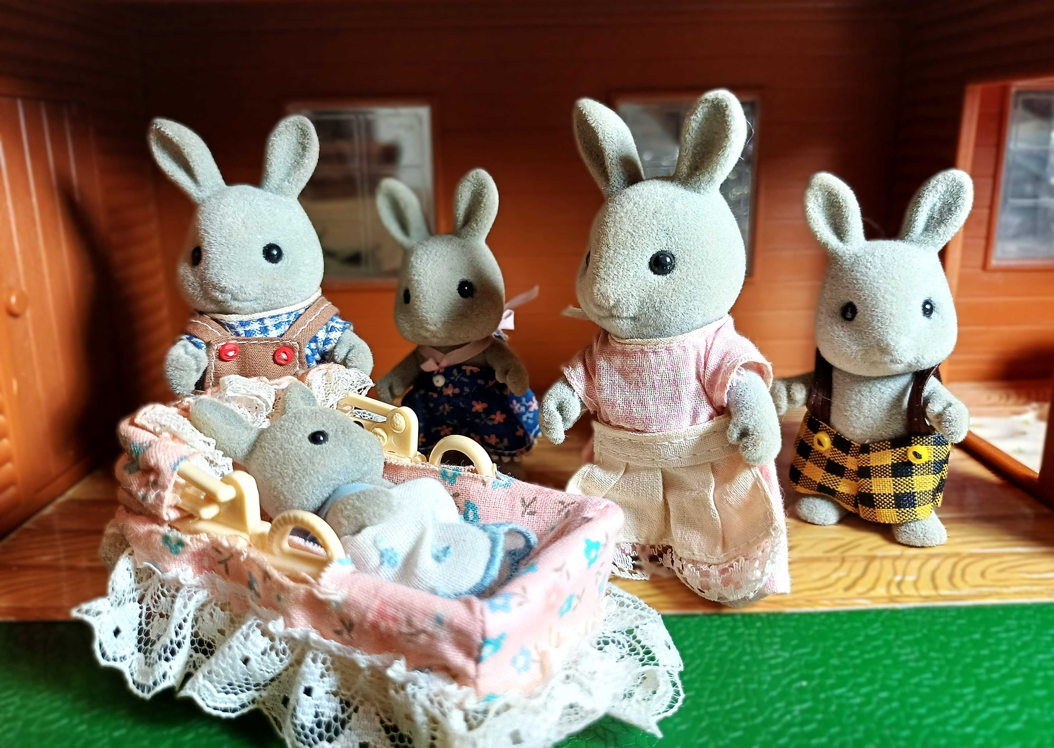 Família Completa Sylvanian Families – Coelhos Cinzentos (5 figuras)