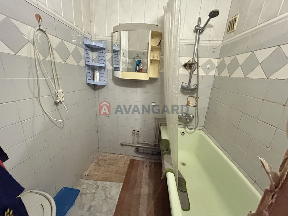 Трикімнатна квартира на Космосі