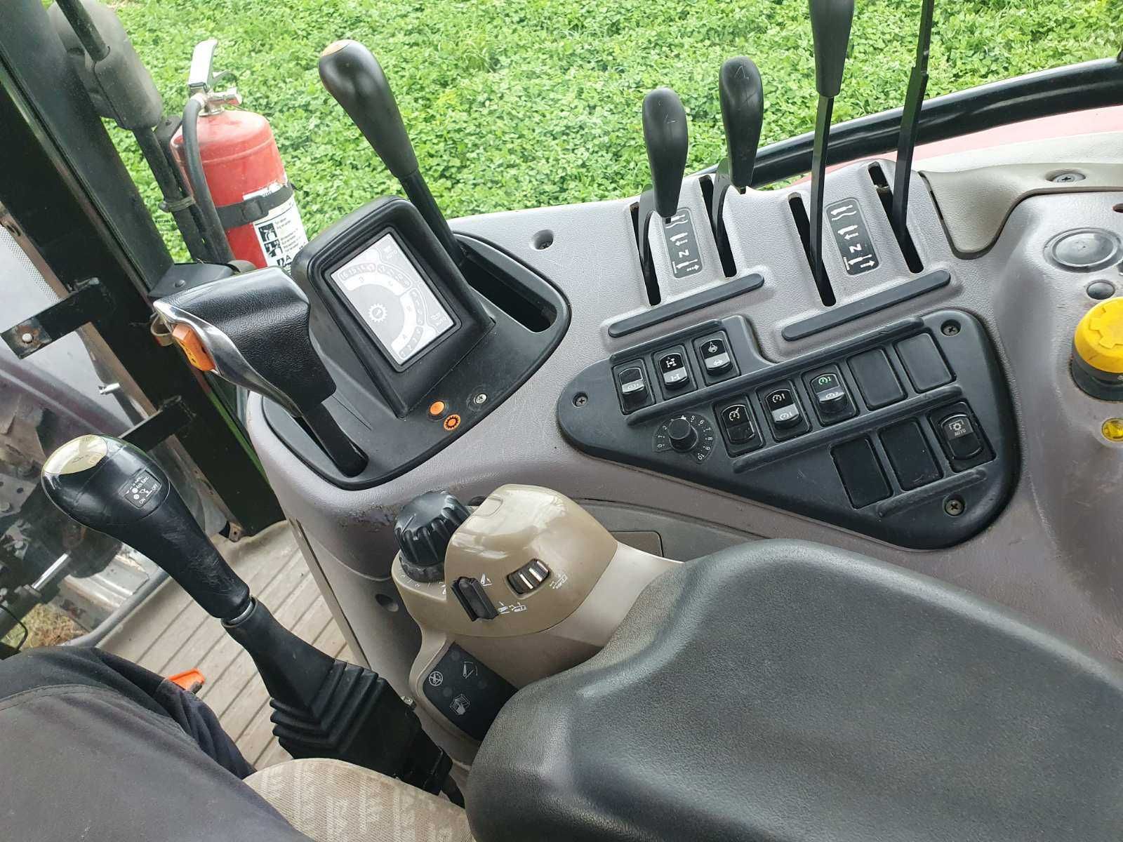 Case Maxxum MXU 110 z przednim tuzem