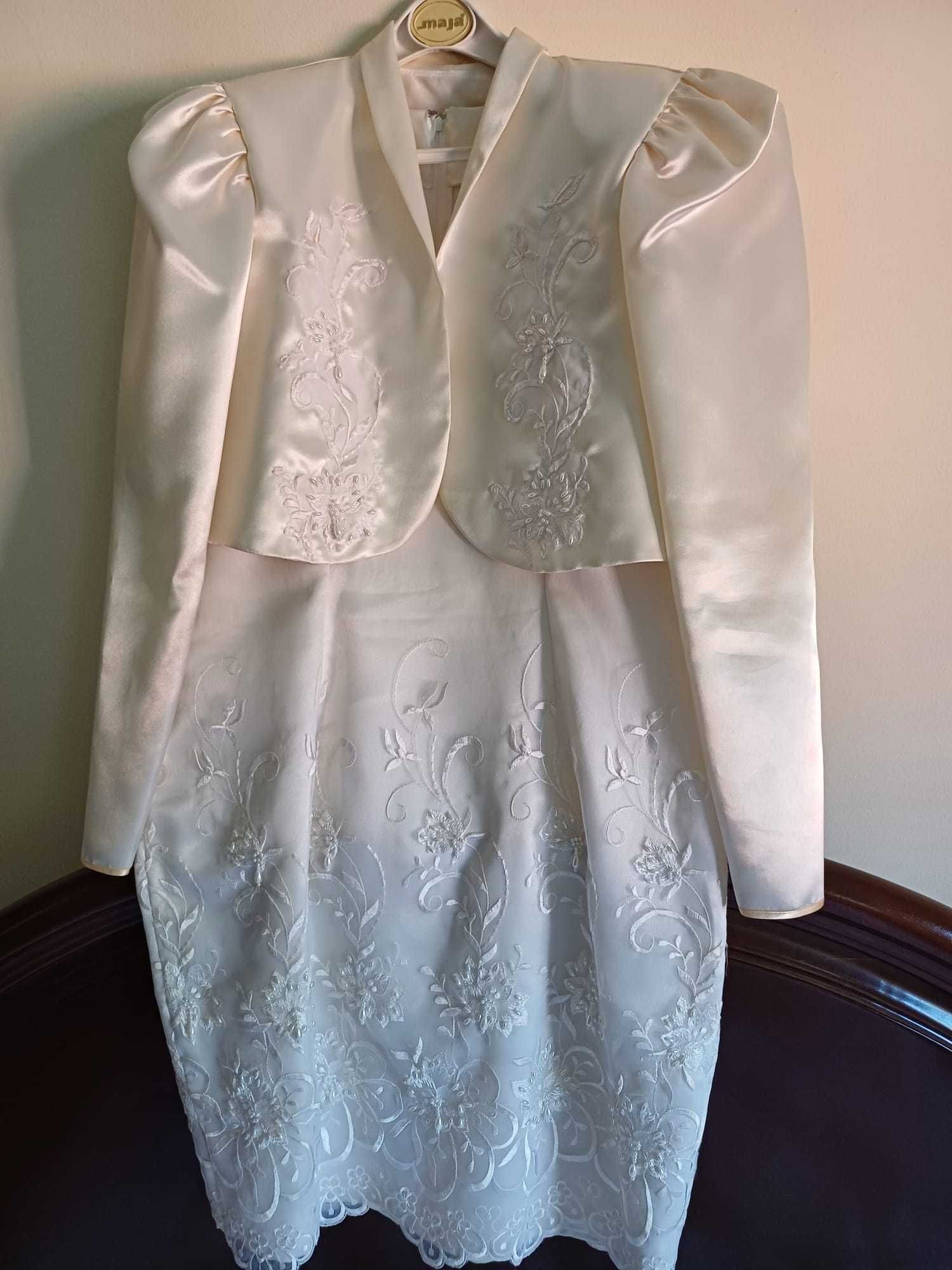 Vestido de noiva curto, com ou sem jaqueta