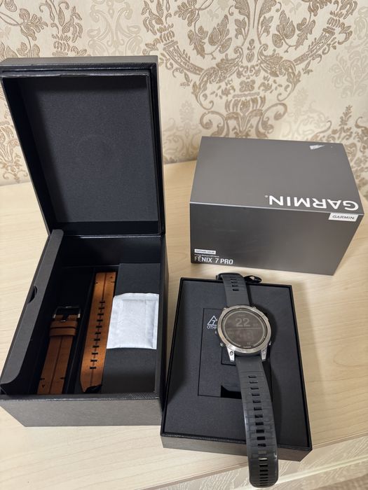 Garmin Fenix 7 Pro Sapphire Solar Titanium with Chestnut Leather Band