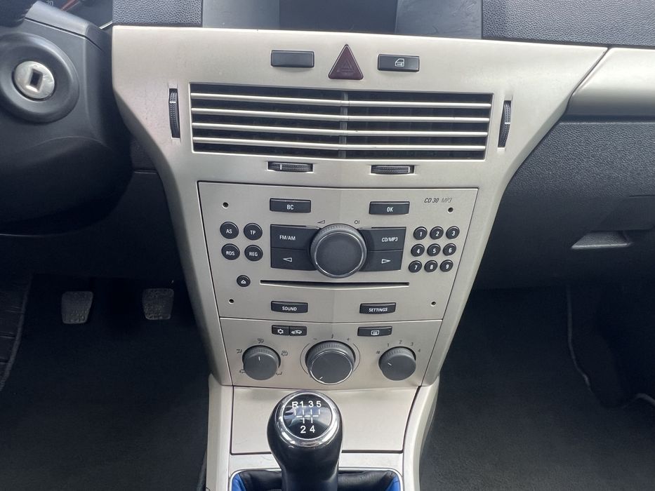 Opel Astra H 1.6 бензин механика хэтчбек