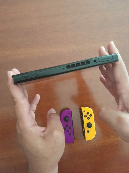 Oferta!!! Nintendo Switch + 8 jogos + 4 controladores e acessórios.