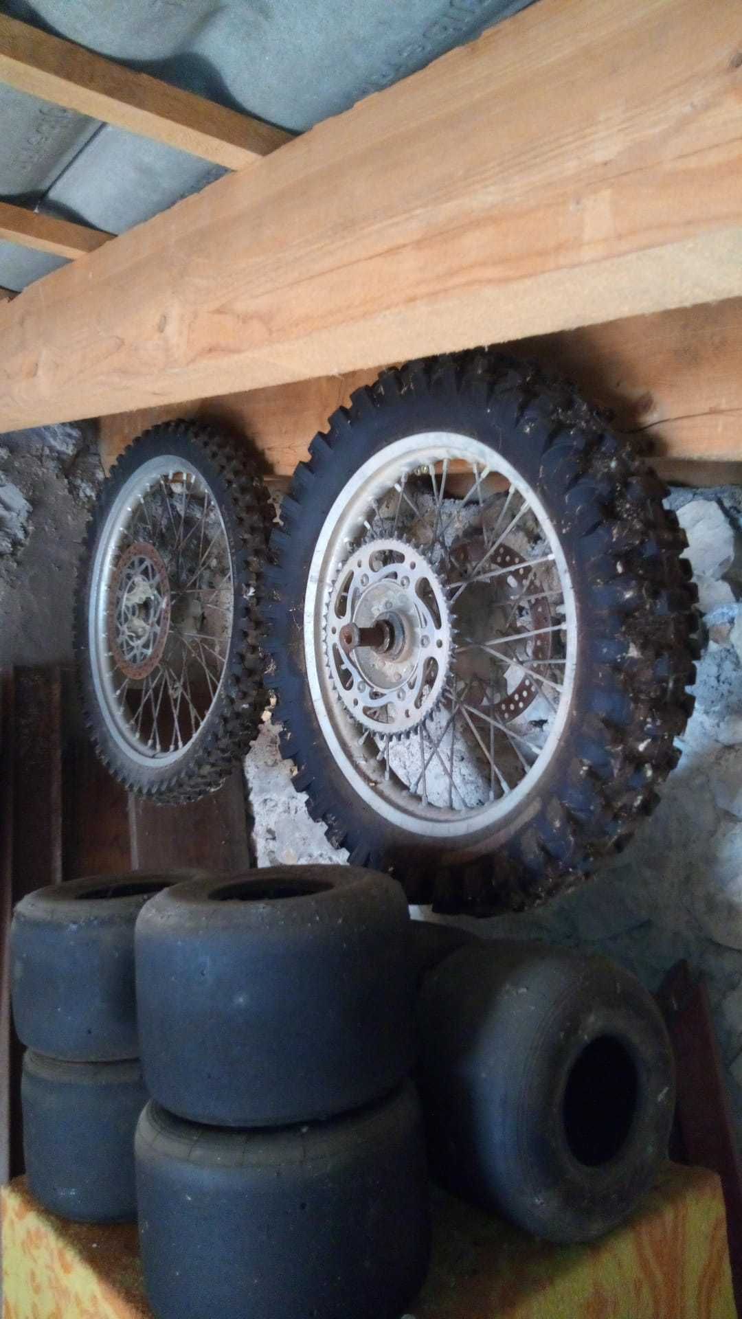 Wr 400 F . Supermotard  e também  jantes de enduro. Revisão feita.