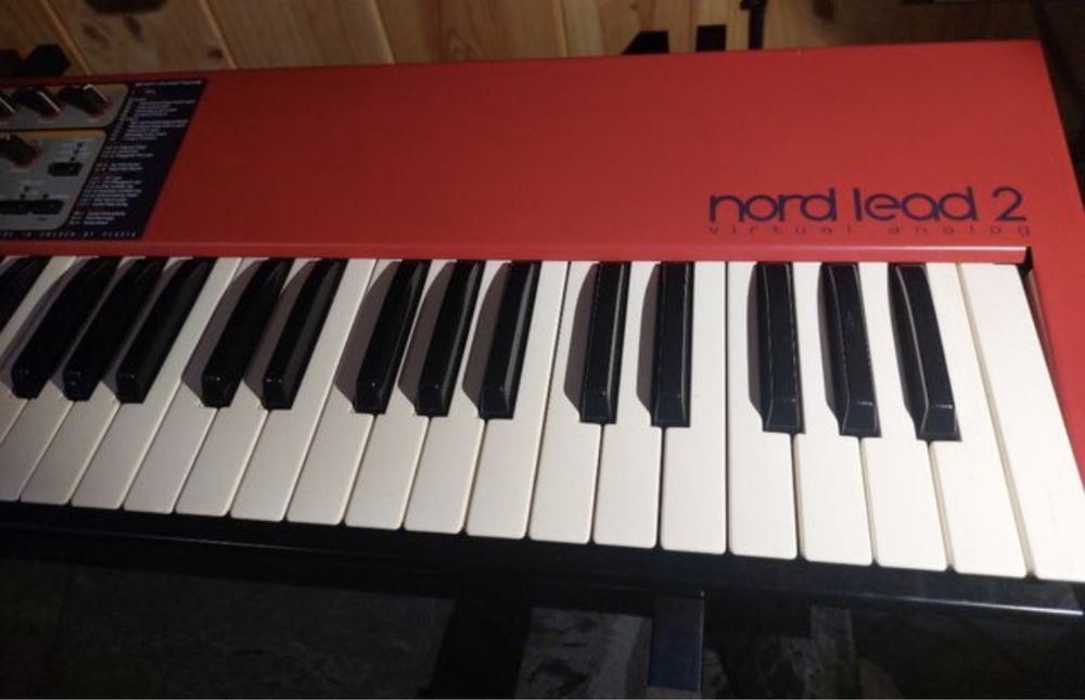 Clavia Nord Lead 2 como novo