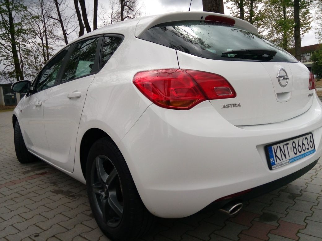 Opel Astra J 1.4T 140KM Benzyna z 2012roku 129000km - Alusy