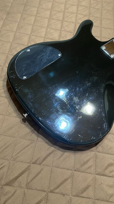 Baixo eletrico e amplificador