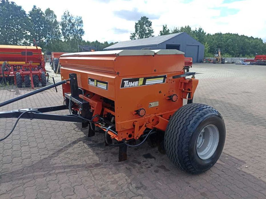 Siewnik zbożowy bezorkowy z podsiewaczem nawozu 2.5m.Tume