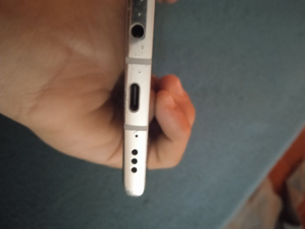 LG trabalha mas tem a tela metade verde
