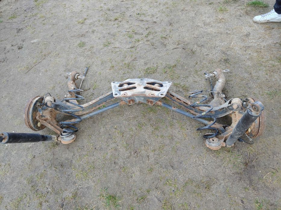 Belka  zwrotnica wahacz amortyzator Opel Combo D Fiat Doblo II 16r