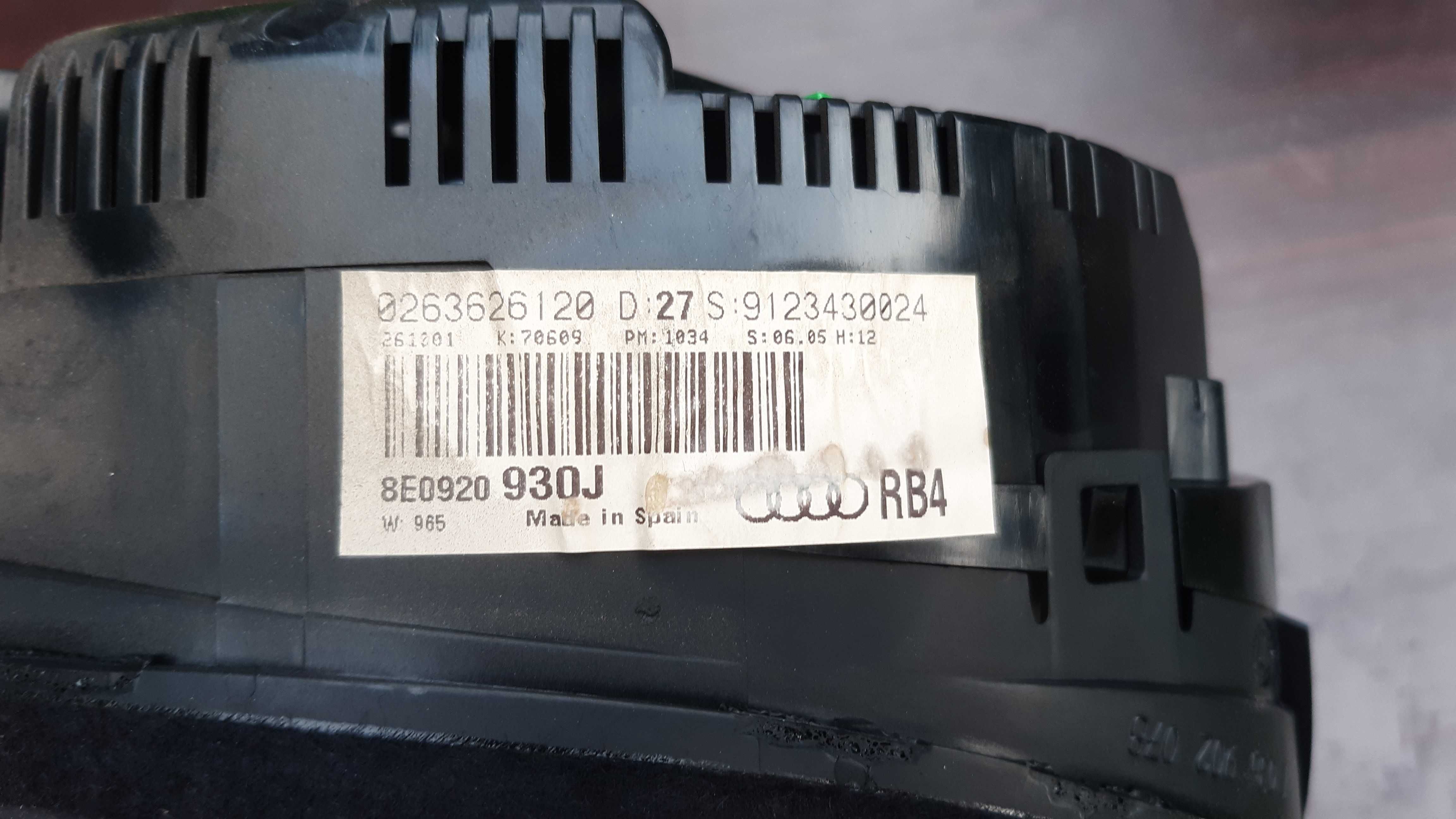 Licznik prędkościomierz audi a4 b6 930J