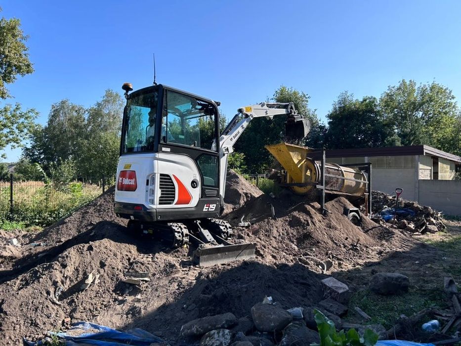 Wynajem Minikoparka Minikoparki Bobcat E19 Koparka z przyczepą w cenie