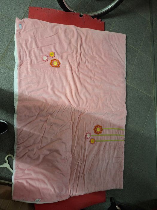 Contorno de berço mais edredão de bebé