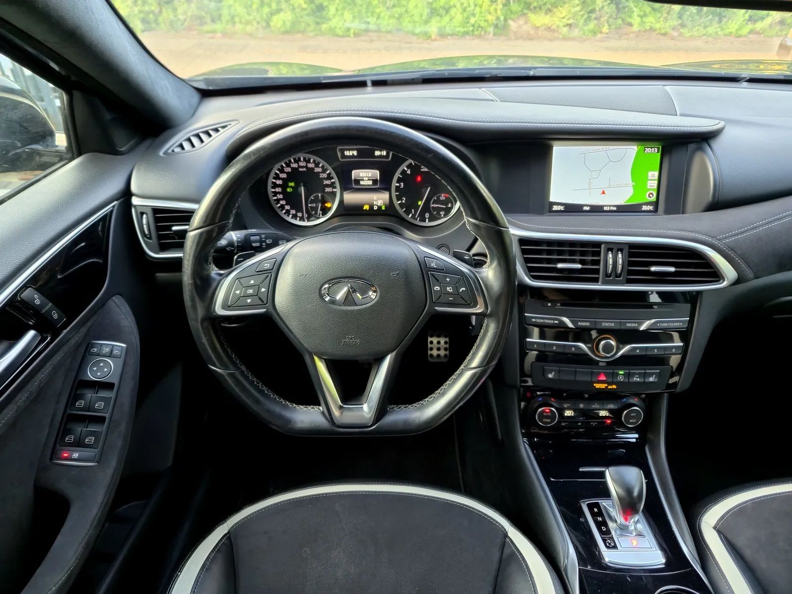 Infiniti Q30 2.0t 211KM 4x4 automat bezwypadkowy serwisowany stan bdb