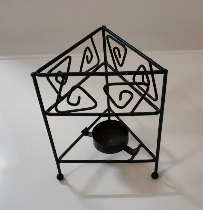 Castiçal preto oriental