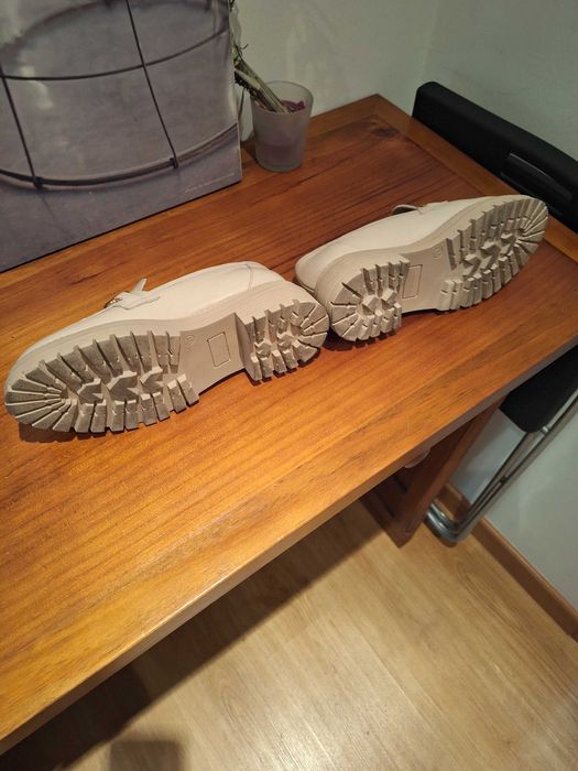 Sapatos em pele tamanho 37 Seaside