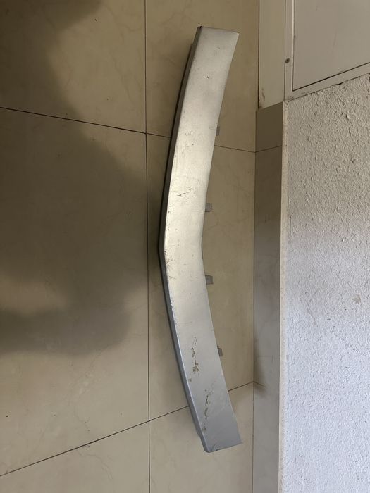 Поодам молдинг бампера gm-25798760