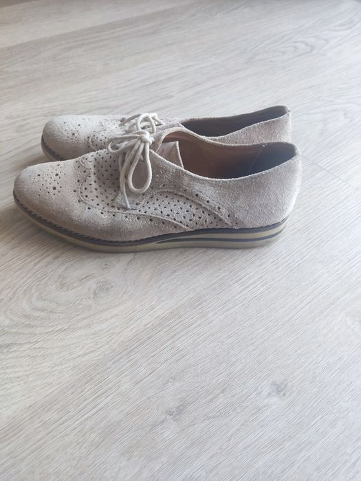Sapatos de camurça