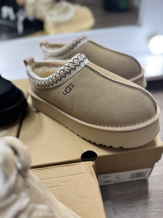 Жіночі  UGG Tazz