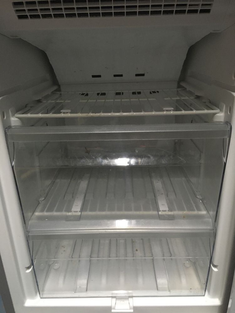 Sprzedam lodówko zamrażarkę usxkodzoną . Whirlpool