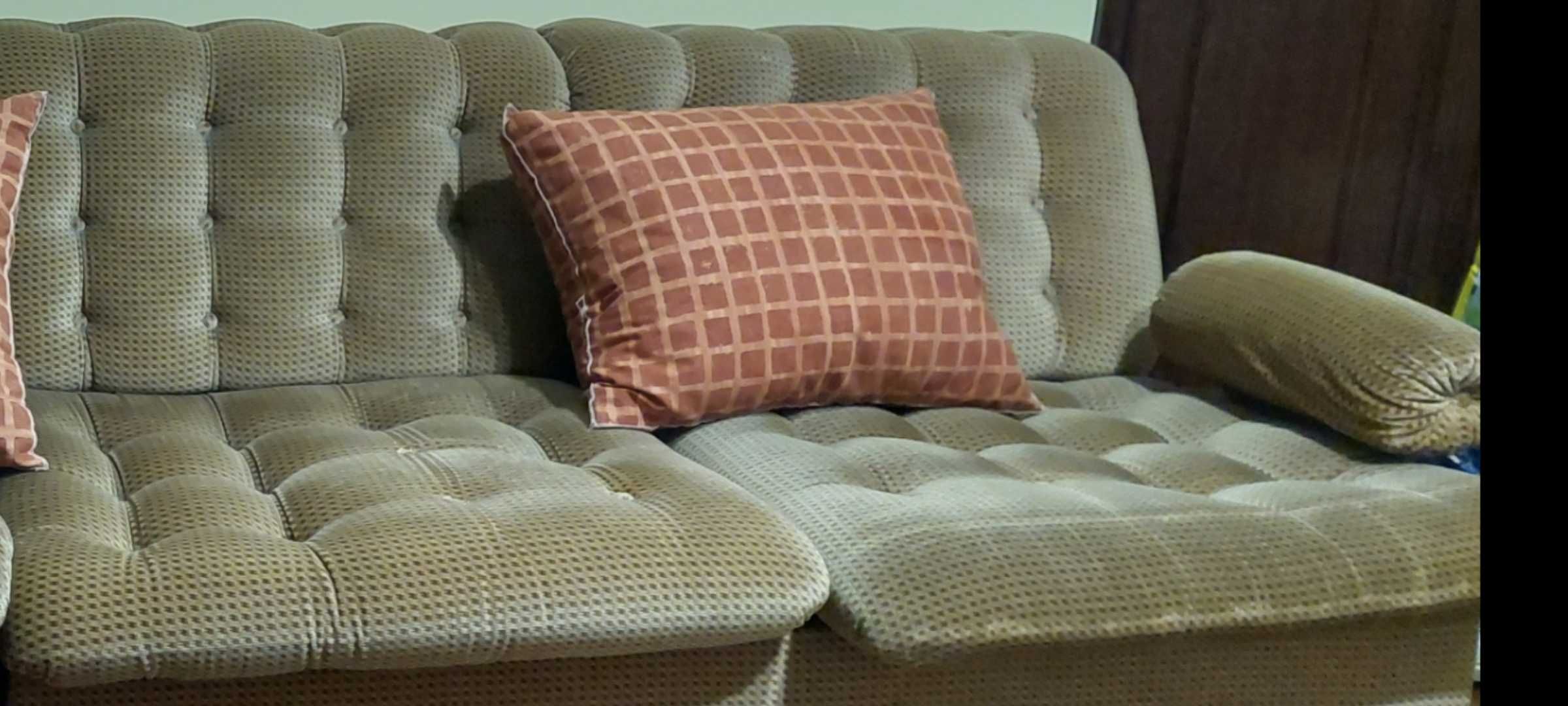 Sofa em muito bom estado e muito confortavel